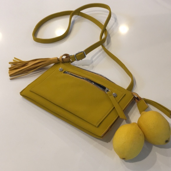 ✅ SOLD Yellow Crossbody Purse (Adjustable Strap) Pleather - Picture 12 of 12